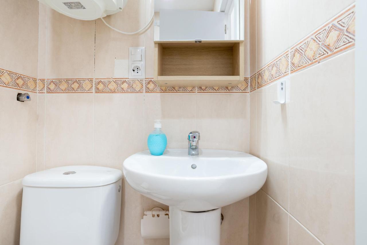 Mp7 Renovated Apartment Right On The Beach 700 Meters Away From Old Town Málaga Exterior foto
